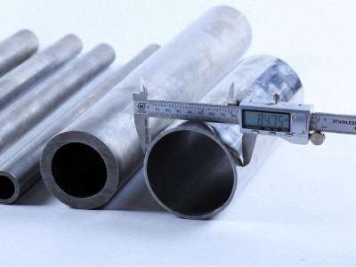 使用精密管有專(zhuān)家現(xiàn)場(chǎng)指導(dǎo)服務(wù)，施工無(wú)憂(yōu)！